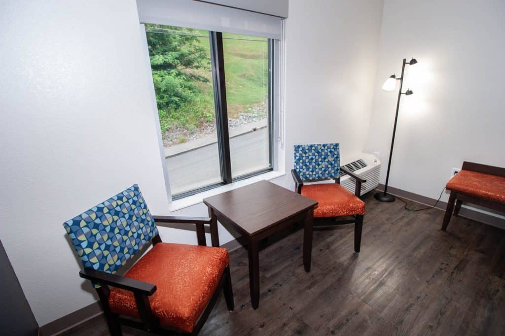 Two Queens Deluxe sitting area hotel room