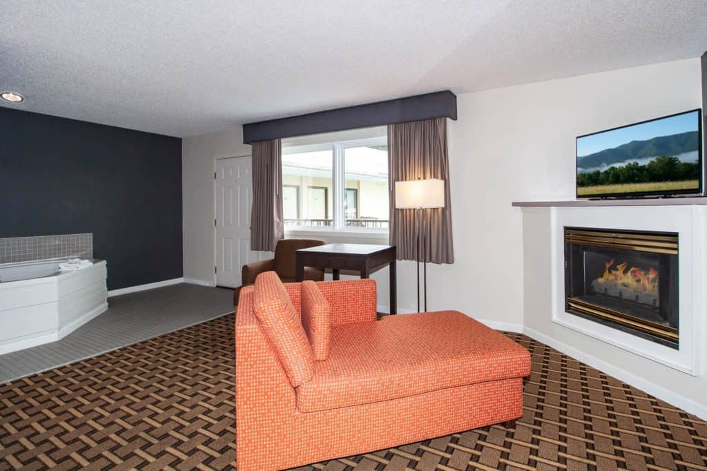 Honeymoon Suite with Jet Tub