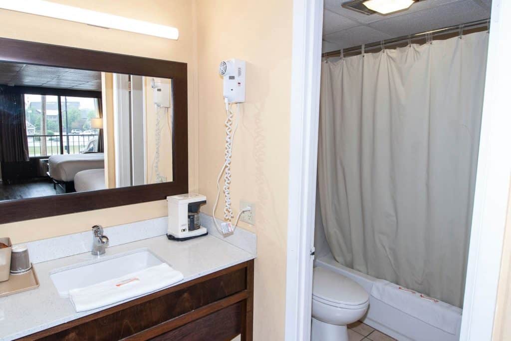 Two Double Beds with Sleeper Sofa bathroom