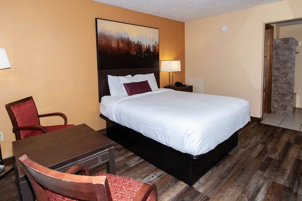 One Queen Room hotel room pigeon forge