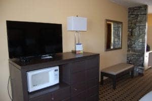 microwave and television in Pigeon Forge hotel room