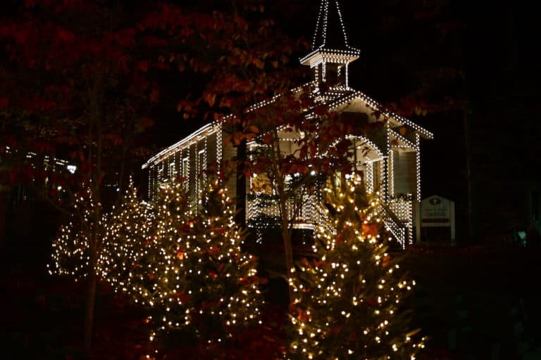 Top 5 Things You’ll Love About Smoky Mountain Christmas at Dollywood