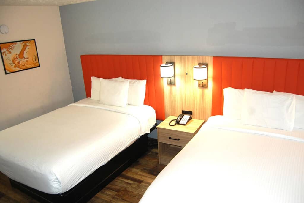 2 Queens with Balcony